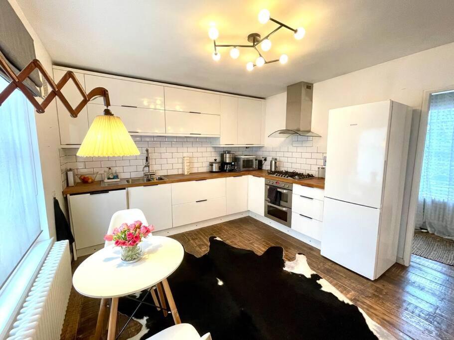 Gorgeous 2 Bedroom Apartment Edge Of Cabot Circus Bristol Exteriör bild