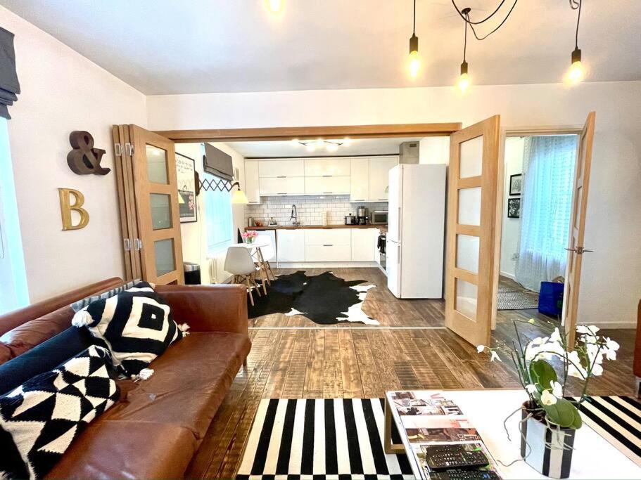 Gorgeous 2 Bedroom Apartment Edge Of Cabot Circus Bristol Exteriör bild
