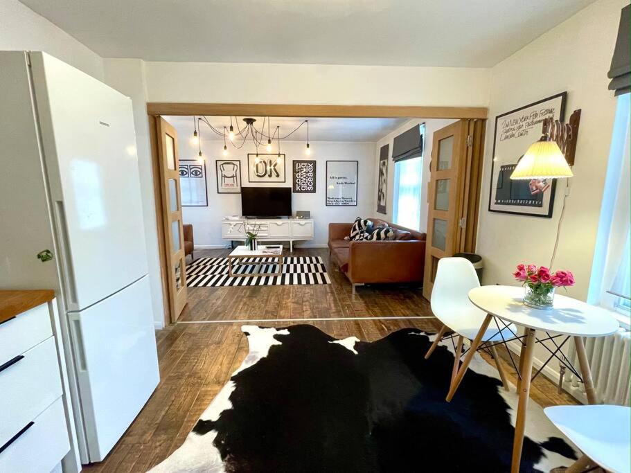 Gorgeous 2 Bedroom Apartment Edge Of Cabot Circus Bristol Exteriör bild